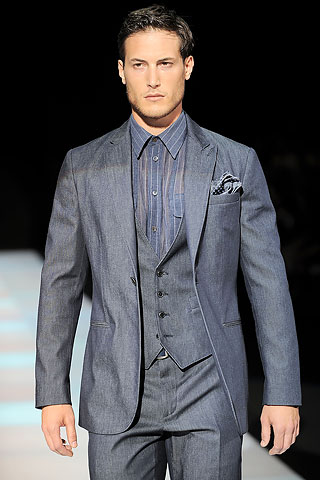 Giorgio Armani / - 2010